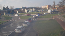 Křižovatka ulic Velká Dlážka a Polní