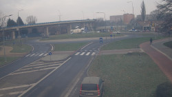 Křižovatka ulic Velká Dlážka a Polní