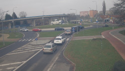 Křižovatka ulic Velká Dlážka a Polní