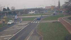 Křižovatka ulic Velká Dlážka a Polní