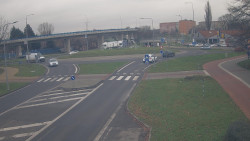 Křižovatka ulic Velká Dlážka a Polní