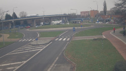 Křižovatka ulic Velká Dlážka a Polní