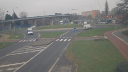 Křižovatka ulic Velká Dlážka a Polní