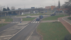 Křižovatka ulic Velká Dlážka a Polní