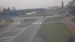 Křižovatka ulic Velká Dlážka a Polní