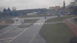 Křižovatka ulic Velká Dlážka a Polní