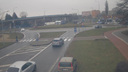 Křižovatka ulic Velká Dlážka a Polní