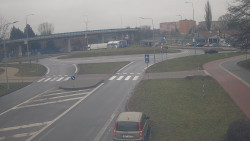 Křižovatka ulic Velká Dlážka a Polní