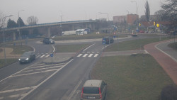 Křižovatka ulic Velká Dlážka a Polní