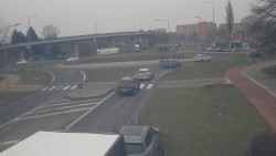 Křižovatka ulic Velká Dlážka a Polní