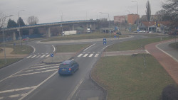 Křižovatka ulic Velká Dlážka a Polní