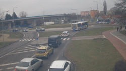 Křižovatka ulic Velká Dlážka a Polní