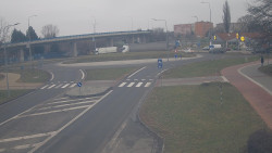 Křižovatka ulic Velká Dlážka a Polní