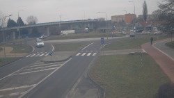 Křižovatka ulic Velká Dlážka a Polní