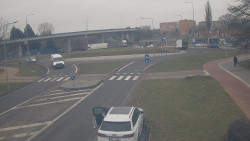 Křižovatka ulic Velká Dlážka a Polní