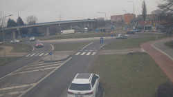 Křižovatka ulic Velká Dlážka a Polní