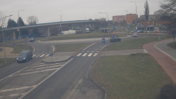 Křižovatka ulic Velká Dlážka a Polní