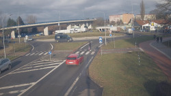 Křižovatka ulic Velká Dlážka a Polní