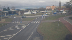 Křižovatka ulic Velká Dlážka a Polní