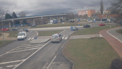 Křižovatka ulic Velká Dlážka a Polní