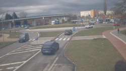 Křižovatka ulic Velká Dlážka a Polní