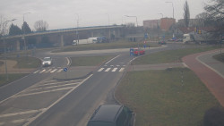 Křižovatka ulic Velká Dlážka a Polní