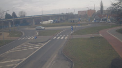 Křižovatka ulic Velká Dlážka a Polní