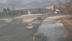 Křižovatka ulic Velká Dlážka a Polní