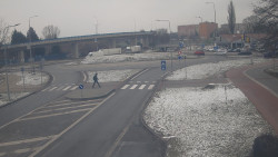 Křižovatka ulic Velká Dlážka a Polní