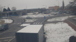 Křižovatka ulic Velká Dlážka a Polní