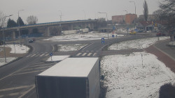 Křižovatka ulic Velká Dlážka a Polní