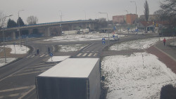 Křižovatka ulic Velká Dlážka a Polní