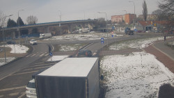 Křižovatka ulic Velká Dlážka a Polní