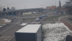 Křižovatka ulic Velká Dlážka a Polní