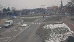 Křižovatka ulic Velká Dlážka a Polní