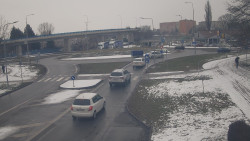 Křižovatka ulic Velká Dlážka a Polní