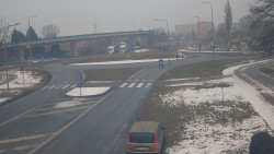 Křižovatka ulic Velká Dlážka a Polní