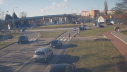 Křižovatka ulic Velká Dlážka a Polní