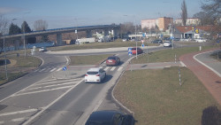 Křižovatka ulic Velká Dlážka a Polní