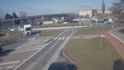 Křižovatka ulic Velká Dlážka a Polní