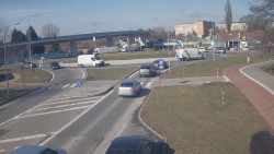 Křižovatka ulic Velká Dlážka a Polní