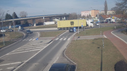 Křižovatka ulic Velká Dlážka a Polní