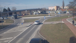 Křižovatka ulic Velká Dlážka a Polní