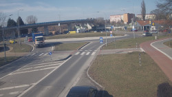 Křižovatka ulic Velká Dlážka a Polní