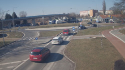 Křižovatka ulic Velká Dlážka a Polní