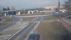 Křižovatka ulic Velká Dlážka a Polní