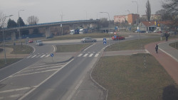 Křižovatka ulic Velká Dlážka a Polní