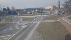 Křižovatka ulic Velká Dlážka a Polní