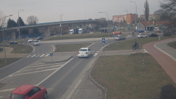 Křižovatka ulic Velká Dlážka a Polní