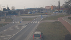 Křižovatka ulic Velká Dlážka a Polní